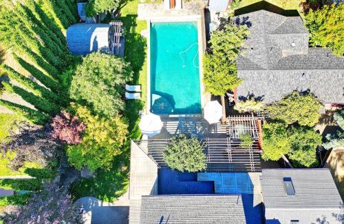 Santa Rosa House | Luxury Wine Country Cigar Lounge King Suite BBQ