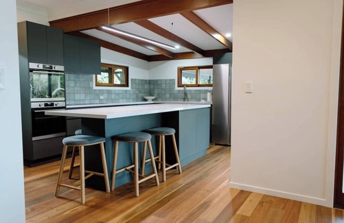Balmoral Ridge House | Luxury Winter Escape Fire & Incredible Views!