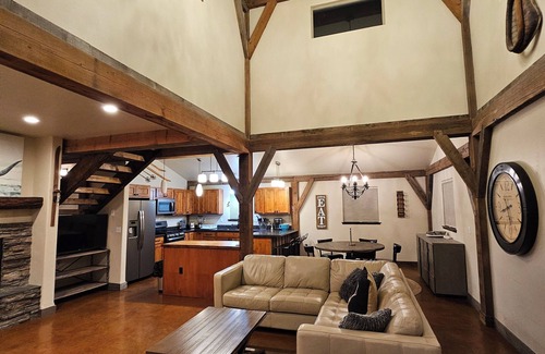 Ramshorn View Estates House | Luxury Winter Ski Vacation Retreat in Big Sky - Hot Tub
