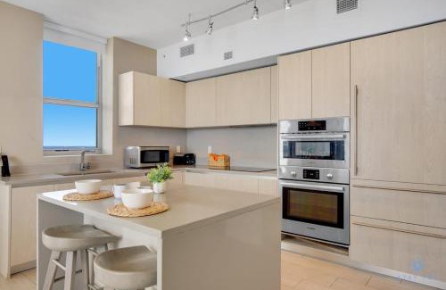 Hollywood South Central Beach Apartment | Luxury with stunning view, Balcony, Amazing Pools