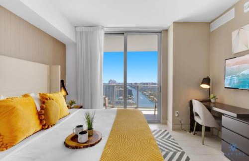 Hollywood South Central Beach Apartment | Luxury with stunning view, Balcony, Amazing Pools