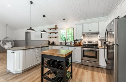 Lac-Superieur Ski Chalet | Luxury Wooden Chalet Near Mont-Tremblant – Perfect for Outdoor Adventures & Relaxation