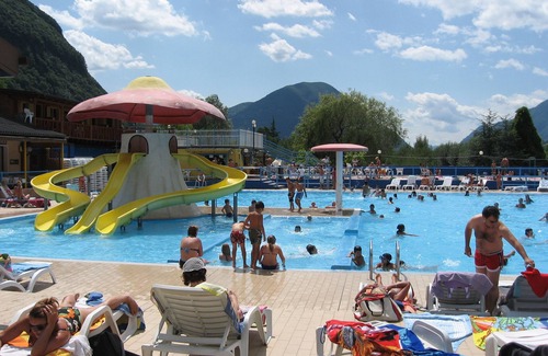 Porlezza Ski Chalet | Luxury wooden chalets in a beautiful location at the family campsite right on Lake Lugano