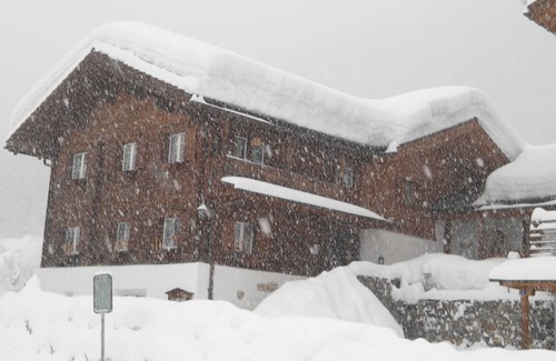 Klosters Dorf Ski Chalet | Luxury Wooden Swiss Chalet With Private Sauna - Switzerland