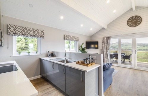Carleton Apartment | Luxury Woodside Lodge 1 with hot tubs