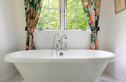 Woodstock House | Luxury Woodstock Retreat: 11 Acres of Bliss w Pool
