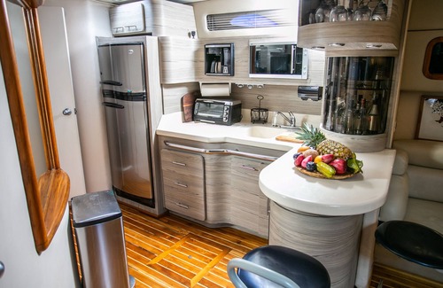 Coco Boat Rental | Luxury yacht day tour or overnight.