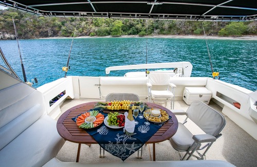 Coco Boat Rental | Luxury yacht day tour or overnight.