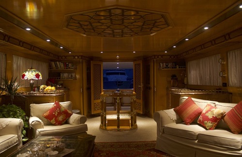 Muscat Boat Rental | Luxury Yacht in Beautiful Muscat
