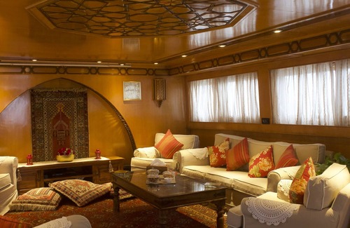 Muscat Boat Rental | Luxury Yacht in Beautiful Muscat