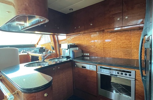 Premia de Mar Boat Rental | Luxury yacht in marina de Badalona. Price for overnight stay in the whole yacht.