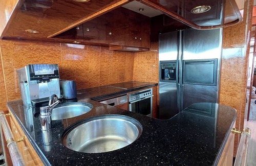 Premia de Mar Boat Rental | Luxury yacht in marina de Badalona. Price for overnight stay in the whole yacht.
