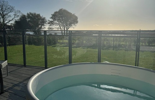 Hayling Island Villa | Luxury Yachthaven Living - Modern 5 Bedroom Home Sea Views