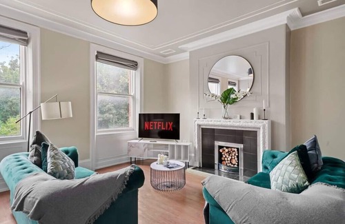 Wakefield Condo | Luxury Yorkshire Apartment 3 - Parking