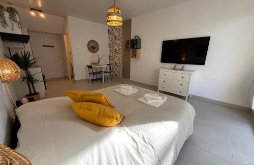 Neuilly-sur-Marne Apartment | Luxury Zen & Love Studio - Proche Paris & Disneyland