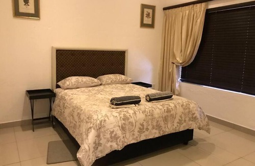 Shelly Beach Apartment | Luxury3 bedroom 6 sleeper penthouse apartment in Shellybeach