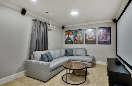 South Arlington House | Luxury4000sqft Hot Tub Games Cinema FTWorth ATTST