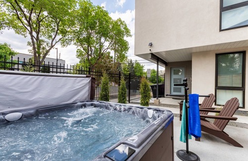 Highland Apartment | LuxuryDenver 750 Sq. Ft. Private Suite + Hot Tub - Downtown Denver