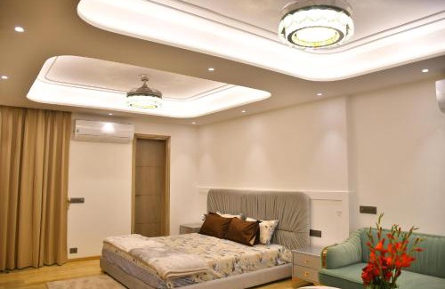Mehdipatnam House | LuxuryHouse-3BR-Free Car & Driver-Balcony-WiFi