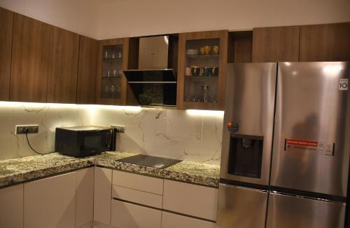 Mehdipatnam House | LuxuryHouse-3BR-Free Car & Driver-Balcony-WiFi