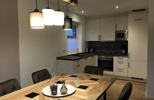 Geeste Apartment | Luxus Ferienwohnung für 6 P. mit Sauna & Holzofen - am Wasser und in Strandnähe