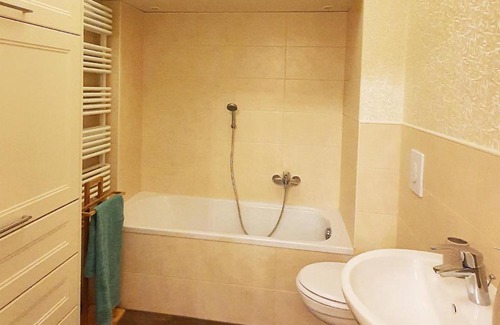 Cottbus Apartment | Luxus Ferienwohnung mit 4 Schlafzimmern und Wintergarten
