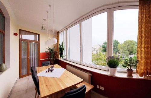 Cottbus Apartment | Luxus Ferienwohnung mit 4 Schlafzimmern und Wintergarten