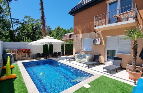 Siofok Apartment | Luxus Guesthouse with Pool,Klima Center of the City
