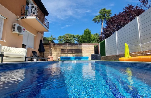 Siofok Apartment | Luxus Guesthouse with Pool,Klima Center of the City