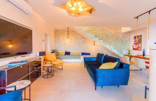 Ripenda Kosi Villa | Luxus: Villa Lion mit Fantastischem Meerblick, Infinity Pool & Aussenküche