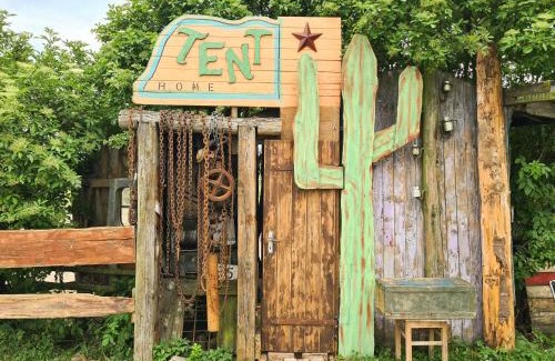 Schoeneberg b. Angermuende Other | Luxuszelt in einer Pferdeherde