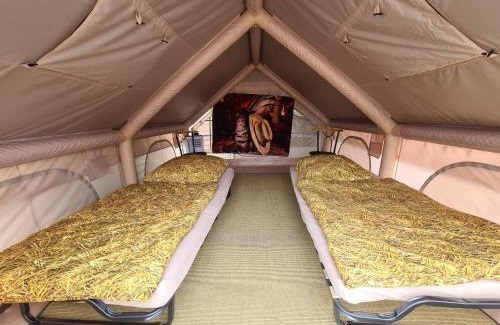 Schoeneberg b. Angermuende Other | Luxuszelt in einer Pferdeherde