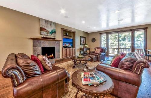 Lincoln Park Villa | Lv12: luxury villa walk to the Beach