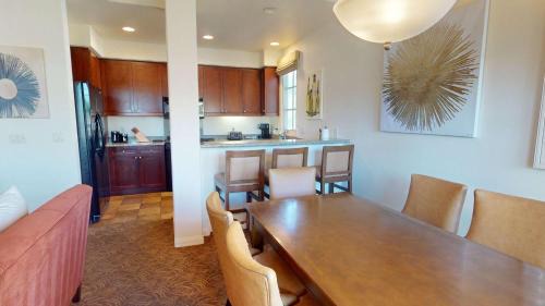 La Quinta Apartment | LV222 Spacious Upstairs 2BR Lock-Off in Legacy Villas