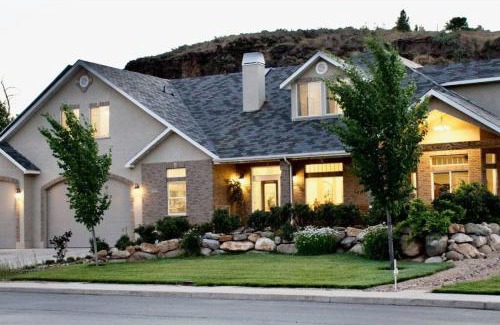 La Verkin Apartment | LV4 Large Basement Apartment for Zion Homebase