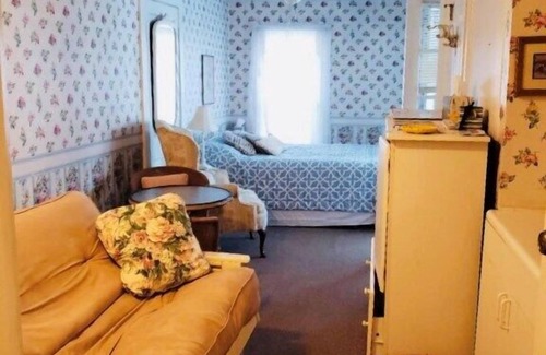 Lakeside Condo | Lvi - Suite 3 in Lakeside