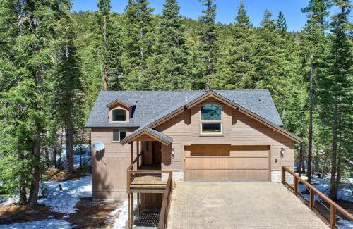 Kingswood Estates House | Lx22 Lake Tahoe north shore 4 bed cabin hot tub