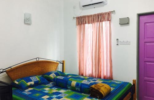 Air Hangat House | Lyaa Resthouse