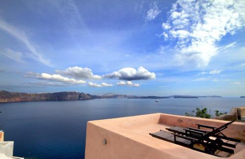 Oia Villa | Lydia Cavehouse