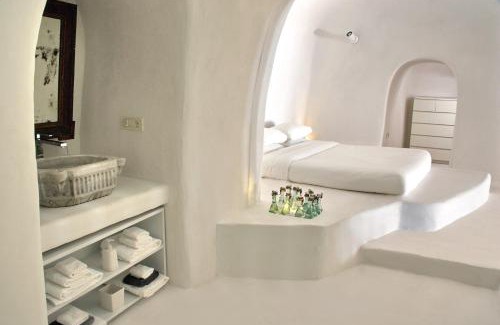 Oia Villa | Lydia Cavehouse