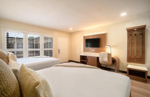 Fairfax District Cabin | LYFE INN & SUITES by AGA - Beverly Hills