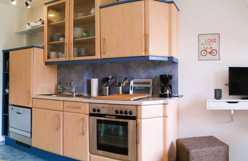 Kronsgaard Apartment | Lykkelig Ferie: bright apartment, south-facing balcony, beach 30 m, indoor pool, IR cabin, sauna