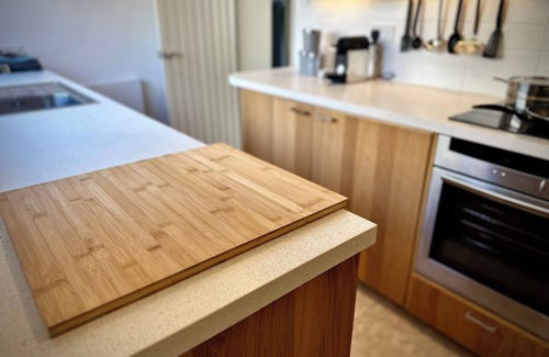 Lyme Regis Cottage | Lyme Regis self-catering cottage with parking n50m from the Cobb, 3 Bedrooms.