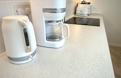 Lyme Regis Cottage | Lyme Regis self-catering cottage with parking n50m from the Cobb, 3 Bedrooms.