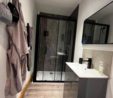 New Forest District House | Lynbrook Cabin and Hot Tub, New Forest