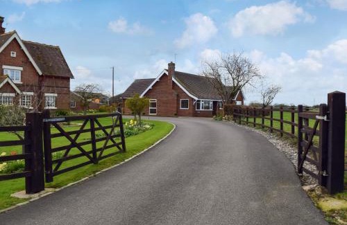 Sandbach House | Lyncroft Holiday Bungalow