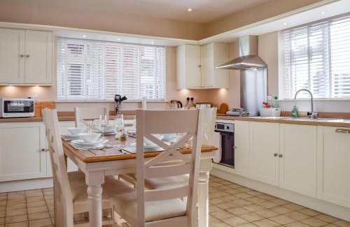 Sandbach House | Lyncroft Holiday Bungalow