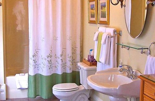 Northside District Bed & Breakfast | Lyndon House Bed & Breakfast