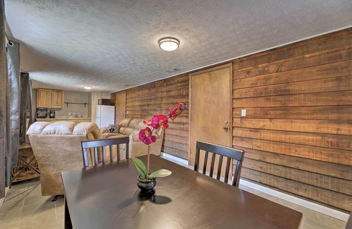 East Point Apartment | 'Lynn' Dog-Friendly Abode w/Mountain Views!