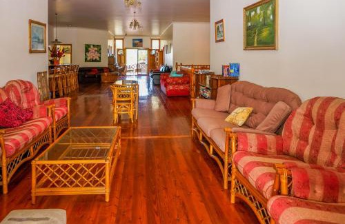 Apia Bed & Breakfast | Lynn's Getaway Hotel